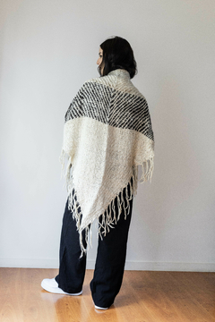 Chal triangular lana de llama (varios modelos) - comprar online