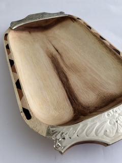 Imagen de Bandeja chata de madera y alpaca