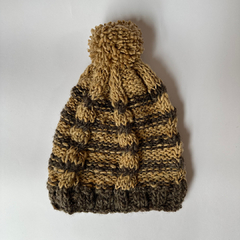 Gorro de lana fueguino con pompón