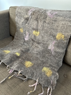 Manta / chal fueguino de fieltro lana de oveja - comprar online