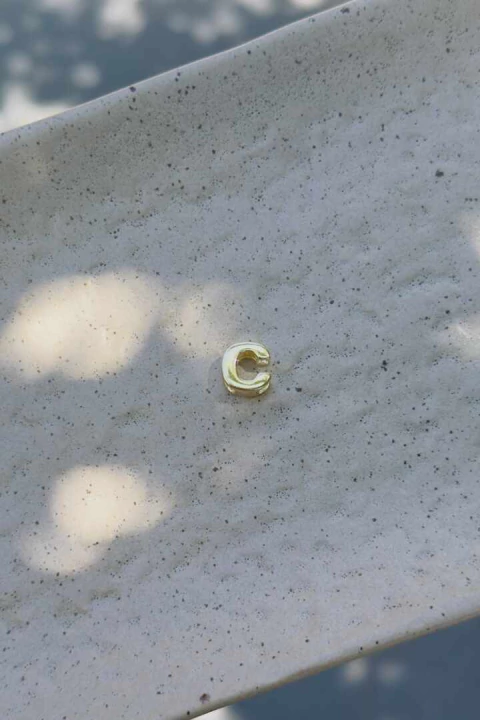 Pingente Letra Lisa C - comprar online