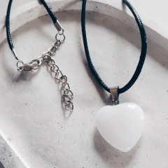 Collar Corazon de Piedra Natural Jade Blanco