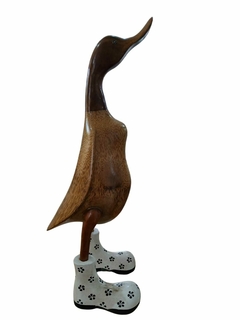 Pato de Botas Branco Flores Preta entalhados manualmente na madeira, tamanhos G 50 cm (Com avaria, com manchas na bota)