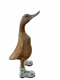 Pato de Botas Branco com flores pretas entalhados manualmente na madeira, tamanho M 35 cm (Com avaria, mancha na bota) - comprar online