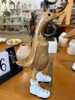 Pato de Botas Branco entalhados manualmente na madeira, tamanhos P 25 cm na internet