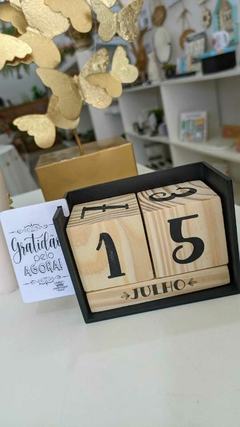 CALENDÁRIO PERMANENTE COM TAG QUE OS DIAS FELIZES. na internet