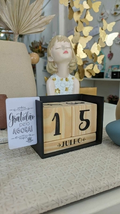 CALENDÁRIO PERMANENTE COM TAG QUE OS DIAS FELIZES.