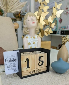 CALENDÁRIO PERMANENTE COM TAG QUE OS DIAS FELIZES. - comprar online