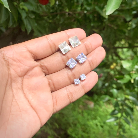 Brinco Pedra Cravejada Quadrado • Pequeno, Medio ou Grande