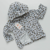 PRINT GRIS | CAMPERA CON CAPUCHA PLUSH ABASTONADO