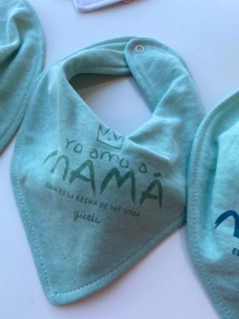 BABERO BANDANA AMO A MAMA AQUA