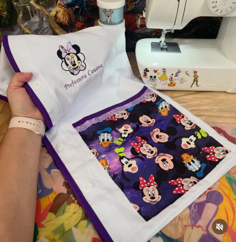 Jaleco Turma fundo roxo (Bordado não incluso) - comprar online