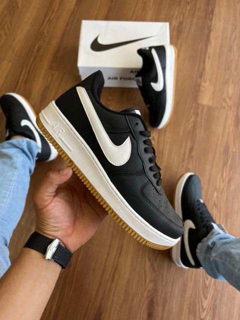 Air Force Preto Branco Solado Caramelo. - comprar online