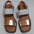 Sandalias ERIKA de color blanco y dorado, con tiras en la parte superior y suela de cuero.