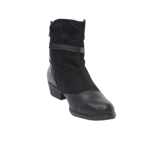 Bota Couro Cano Baixo Tiras e Fivela Metal