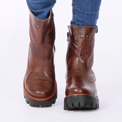 Bota Coturno Tratorada em Couro Selvagem e Croko Pinhão Italeoni