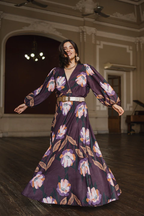 Vestido MEMORIA FLORAL cruzado con mangas PREVENTA 15/12 - comprar online