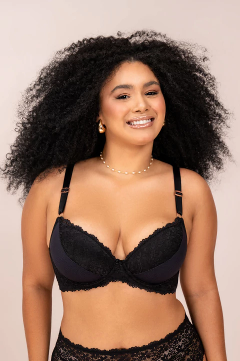 Sutiã Meia Taça Plus com Bojo e Detalhes em Renda no Busto e na Base - comprar online