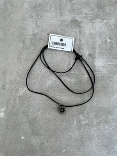 chocker flower black