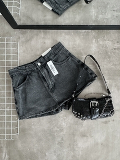 short pollera gris