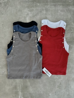 musculosa tachas corta - comprar online