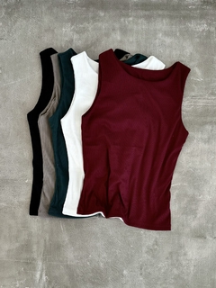 musculosa evie