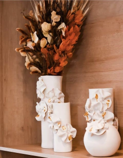 Vaso Porcelana Le Motif Linha Giverny Esfera Flores Aplicadas com Ouro PP na internet