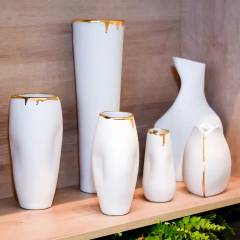 Vaso Porcelana Le Motif Linha Movimentos Dourados P - comprar online