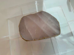 Caixa Porta Chá/Especiarias em Acrílico com Pedra Quartzo Rosa Acabamento Borda Ouro - loja online