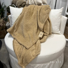 Manta Corderito Beige - comprar online