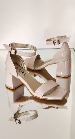 Sandalia Bari nude en internet