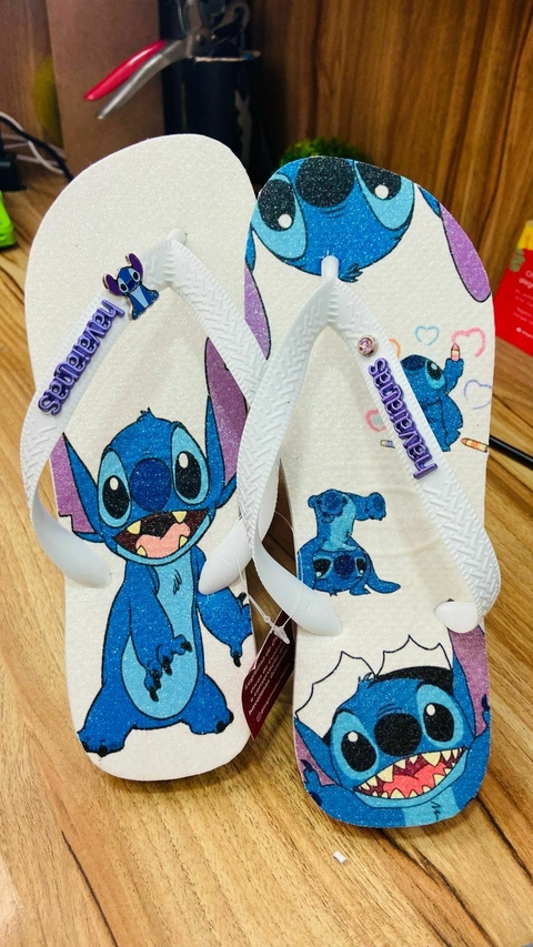 HAVAIANAS PERSONALIZADA STITCH ROXO + PIN+PONTO DE LUZ