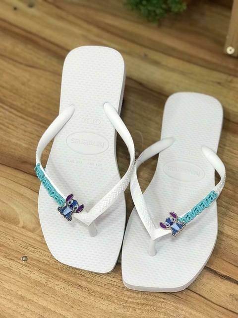 HAVAIANAS SLIM SQUARE - BRANCO + PLACA LOGO AZUL + PIN STITCH - comprar online