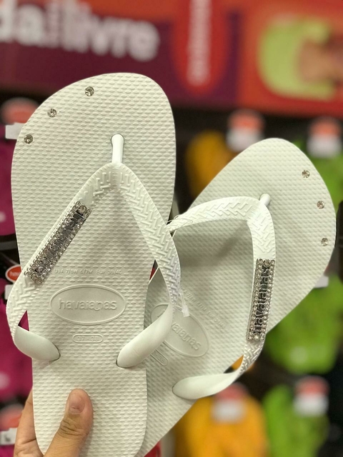 HAVAIANAS TOP BRANCO + PEDRARIAS + PLACAS STRASS (MODELO ANY) - comprar online