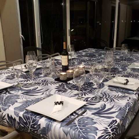 MANTEL PALMAS AZULES CON FLECOS