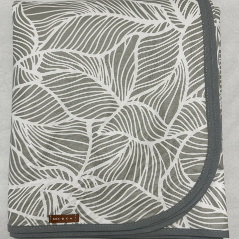 MANTEL GRIS HOJAS BLANCAS CON CINTA