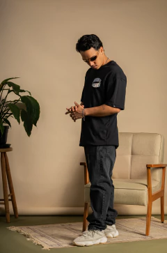 Camiseta Oversized - Holográfica na internet