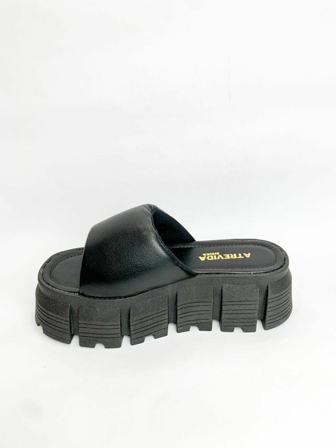 FLATFORM CLOE PRETA TRATORADA