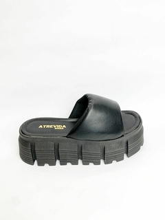 FLATFORM CLOE PRETA TRATORADA - loja online