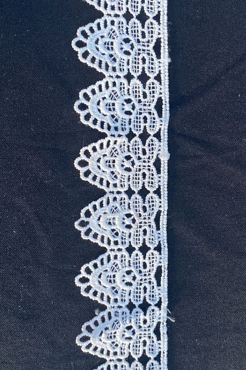 Bordado Inglês Quadriculado Branco