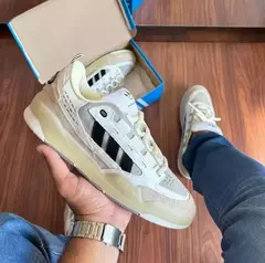 Tenis Adi 2000 na internet