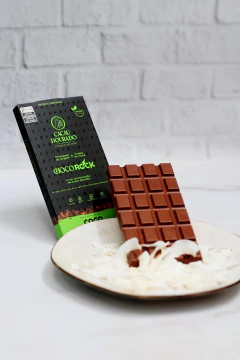 Chocorock - chocolate ao leite de coco com coco assado e adoçado com açúcar de coco. 80g - Cacau Dourado Chocolate