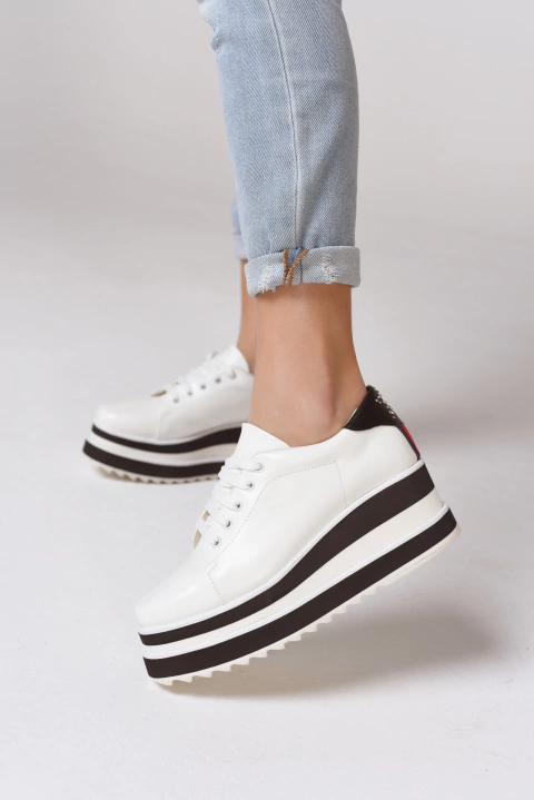 LUCILA BLANCA Y NEGRA