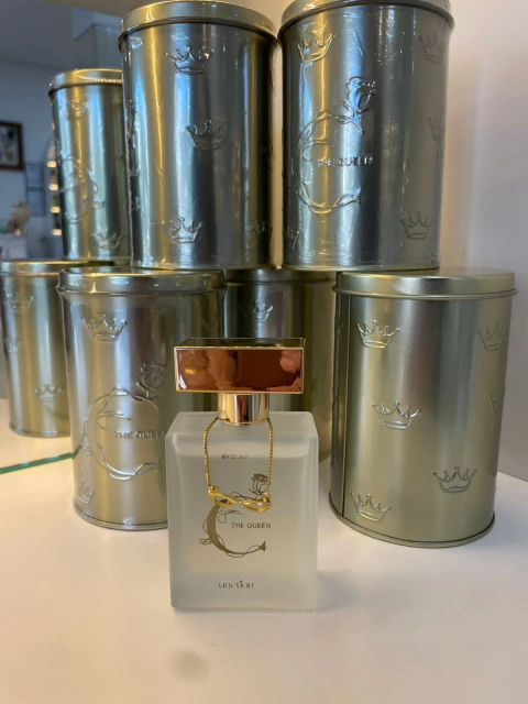 C The Queen by Clau - Extrato de Parfum - ediçao limitada - comprar online