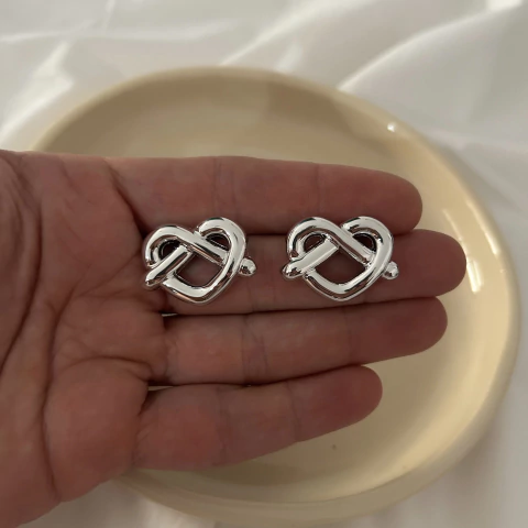 Aros Corazón nudo plateado - comprar online