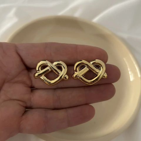 Aros Corazón nudo dorado - comprar online