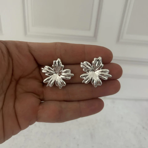 Aros Flor inflada plateada - comprar online