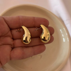 Aros gota dorados lisos