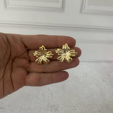 Aros Flor inflada dorada - comprar online