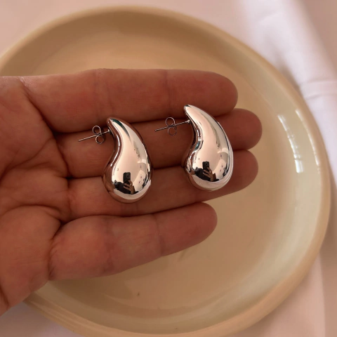 Aros gota plateados lisos